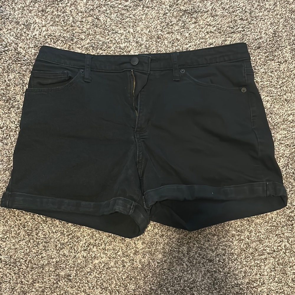 Universal Thread shorts black size 12/31R high rise midi